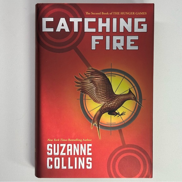 The Hunger Games Trilogy 3 Book Series - Picture 4 of 9